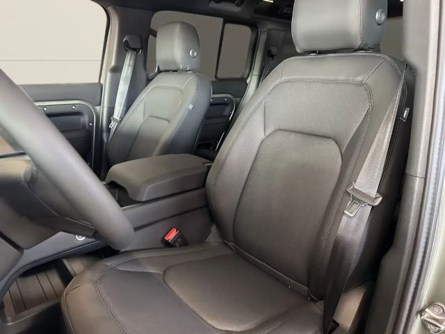 Land Rover Defender 110 D250 Dynamic SE