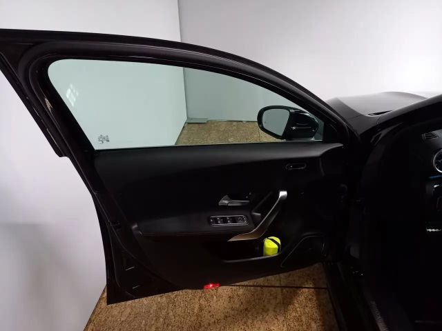 Mercedes-Benz A 220 A 220 d AMG Line