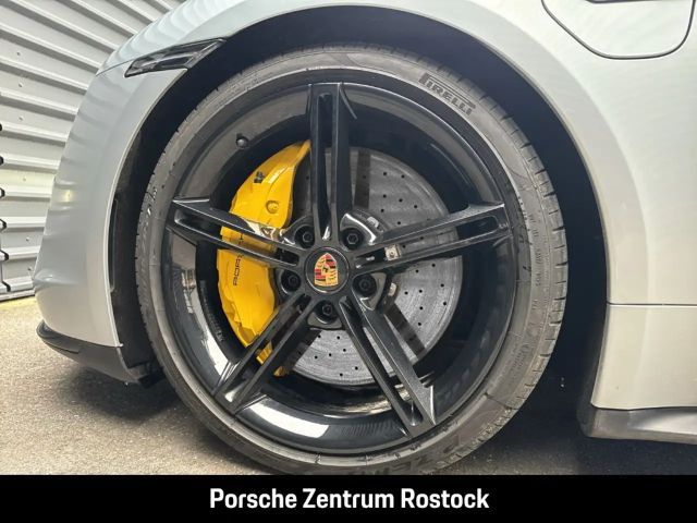 Porsche Taycan S Turbo