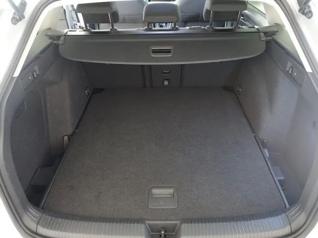 Volkswagen Golf Life Variant