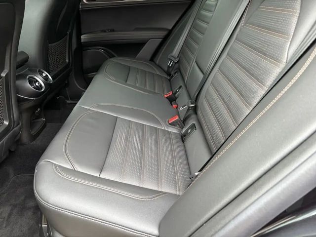 Alfa Romeo Stelvio AT8 Q4