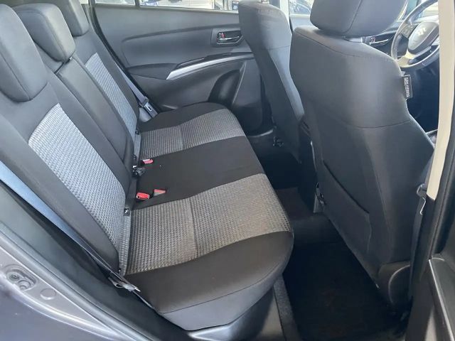 Suzuki S-Cross Hybrid