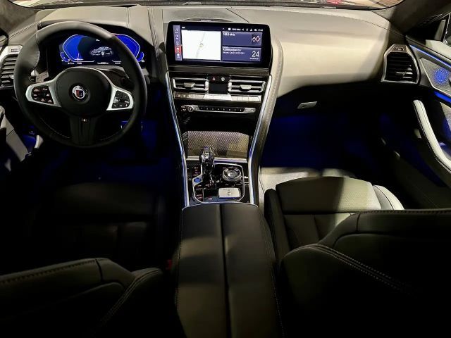 Alpina B8 Gran Coupe. Schwarz. Voll. Souverän.