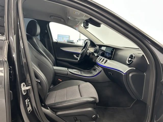 Mercedes-Benz E 220 AVANTGARDE E 220 d Estate