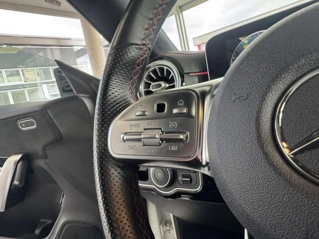 Mercedes-Benz CLA 200 AMG Line Shooting Brake