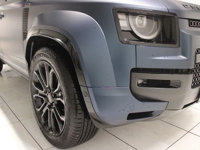 Land Rover Defender 110