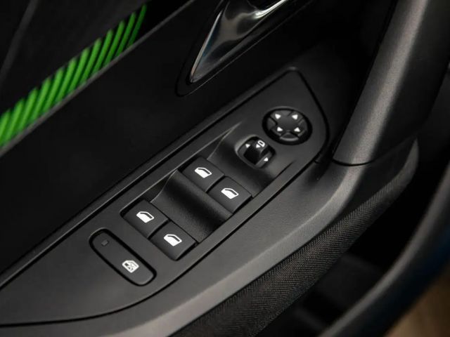 Peugeot 2008 100pk MT6 | Camera | Navi | Parkeers. a |  Carp...