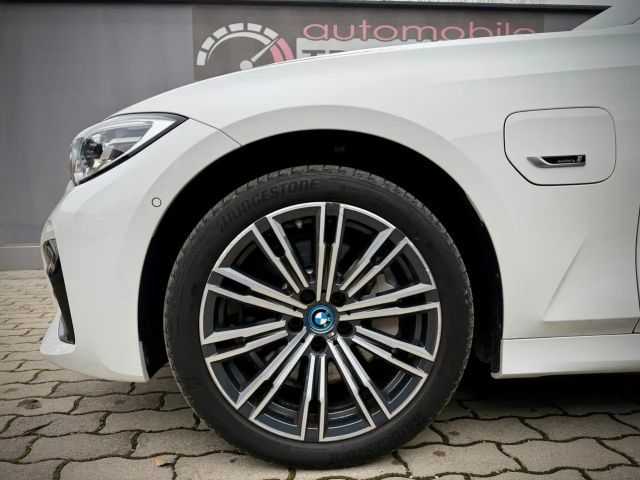 BMW 330 330e M-Sport xDrive