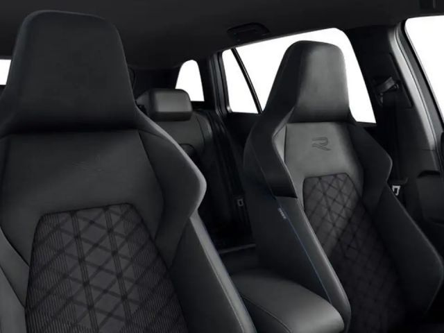 Volkswagen Golf 1.5 eTSI DSG R-Line Variant