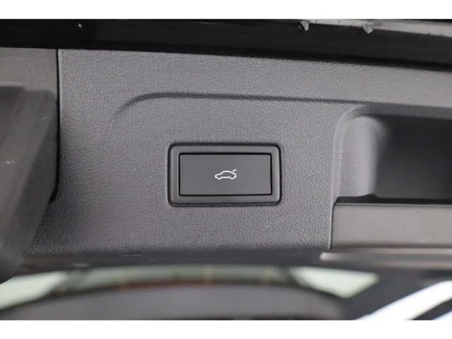 Volkswagen Touran 1.5 TSI DSG R-Line