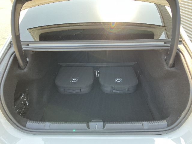 Mercedes-Benz EQE 350 Sedan