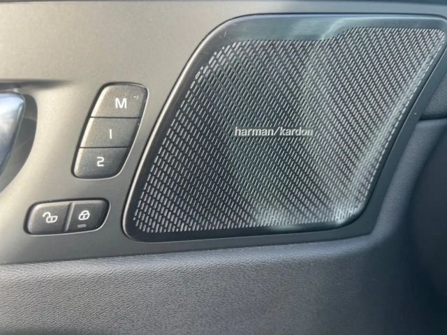 Volvo XC60 AWD Dark Plus T6