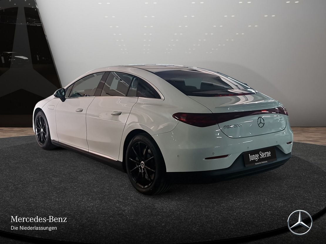 Mercedes-Benz EQE 300 Sedan