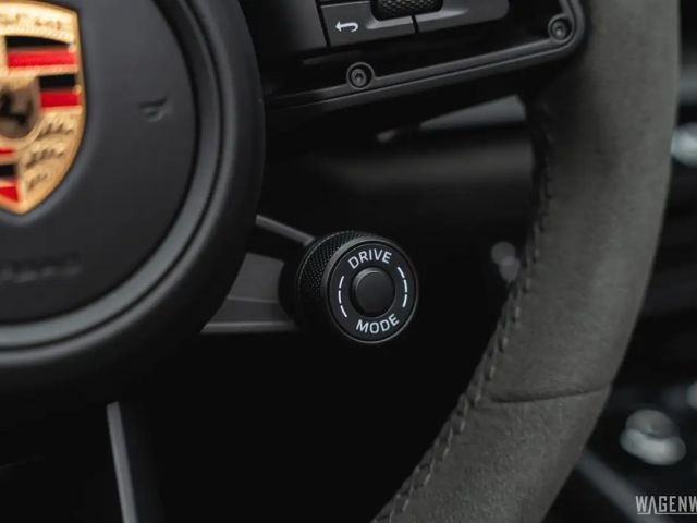 Porsche 992 4 Cabrio GTS Targa