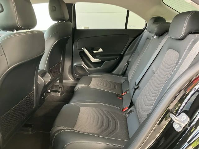 Mercedes-Benz A 180 A 180 d