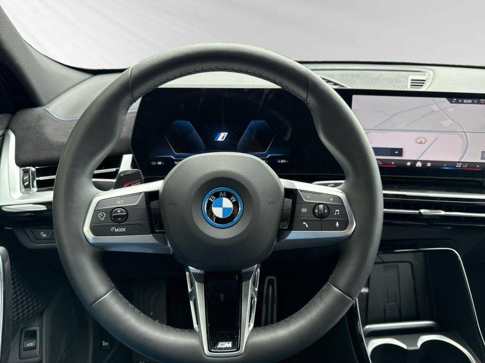 BMW iX2 xDrive30