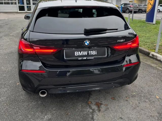 BMW 118 118i Sedan Sport Line