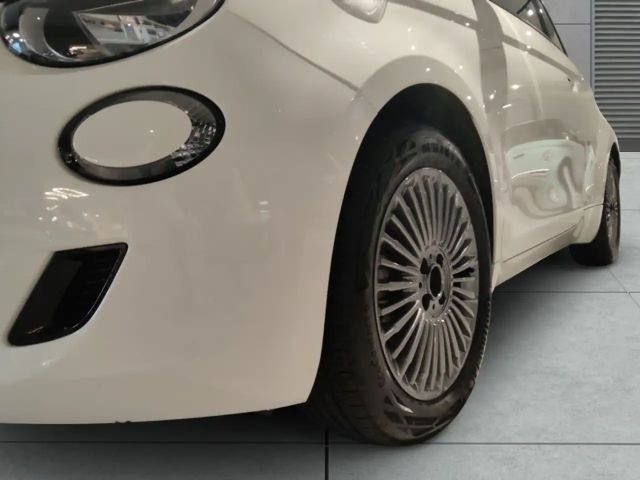 Fiat 500e Klimaautomatik Tempomat AppleCarPlay Bluetooth