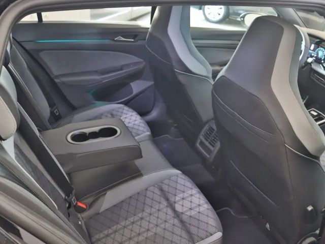 Volkswagen Golf 1.5 eTSI DSG Golf VIII R-Line