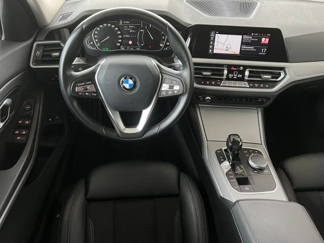 BMW 330 330e Touring