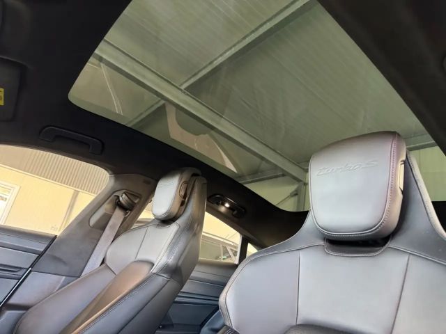 Porsche Taycan S Turbo