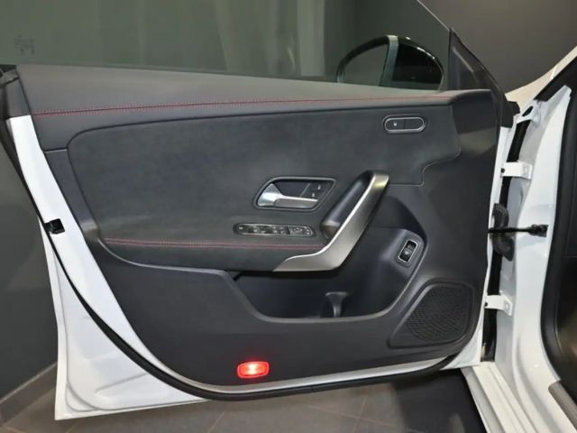 Mercedes-Benz CLA 200 AMG Line Coupé