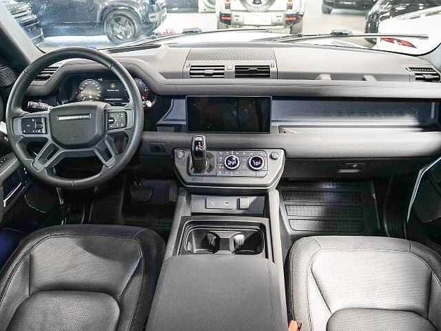 Land Rover Defender 110 Dynamic SE