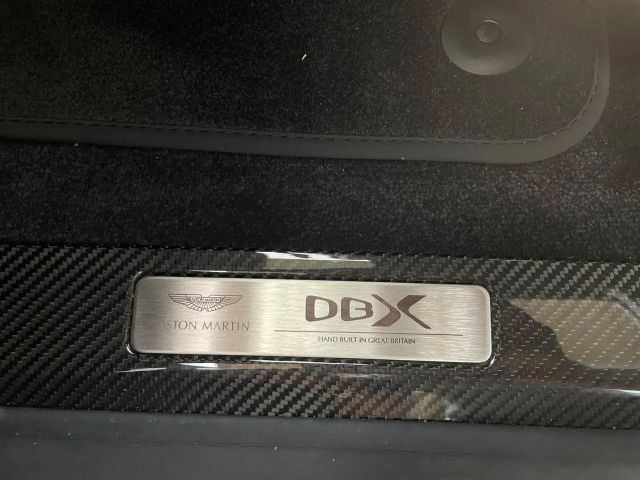 Aston Martin DBX 707