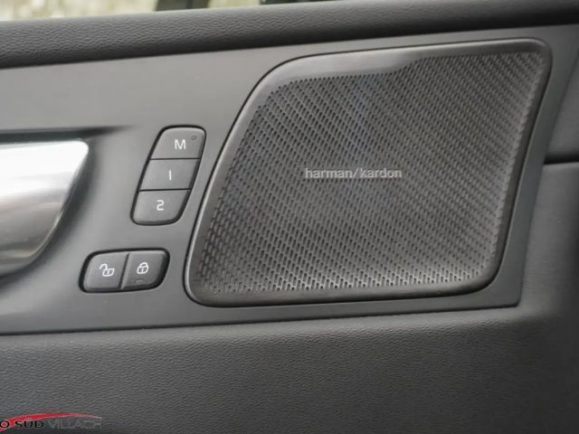 Volvo XC60 AWD Dark Plus