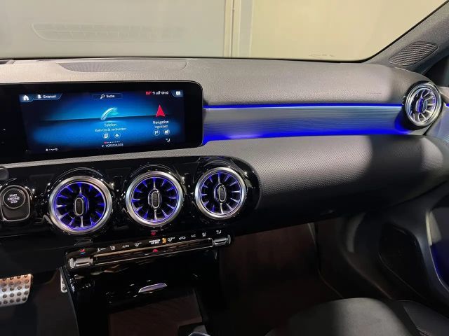 Mercedes-Benz A 250 A 250 e AMG Line