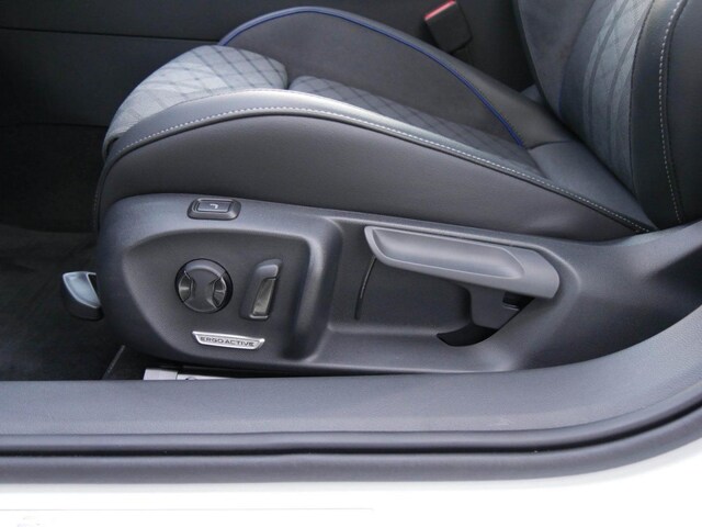 Volkswagen Passat R-Line eHybrid