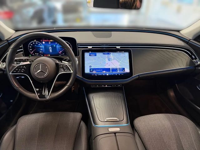 Mercedes-Benz E 220 E 220 d Sedan