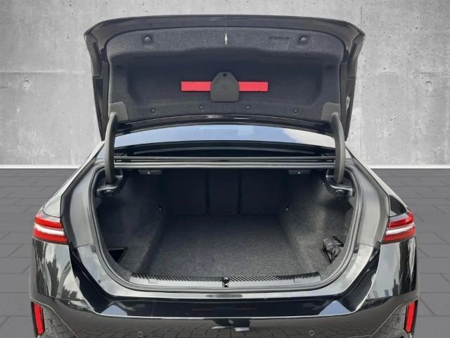 BMW 520 520i M-Sport Sedan