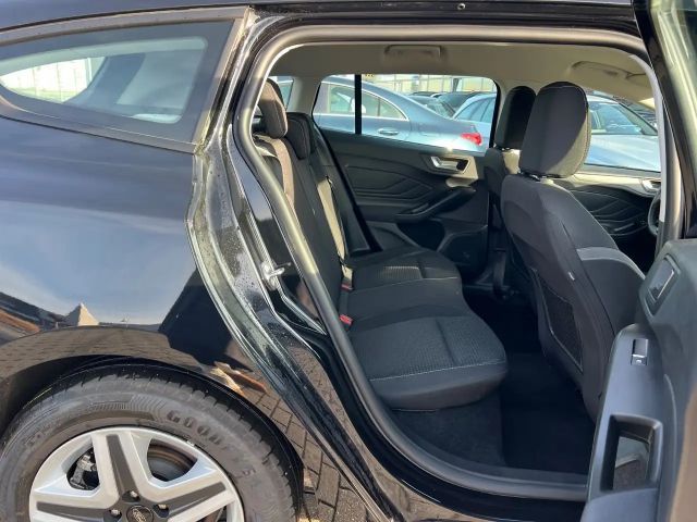 Ford Focus Cool & Connect EcoBoost Wagon