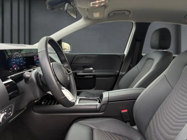 Mercedes-Benz B 180 Sedan