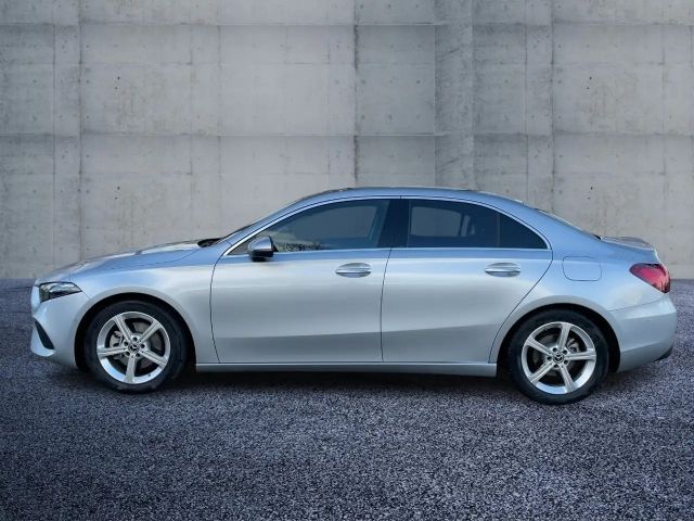 Mercedes-Benz A 180 A 180 d Progressive