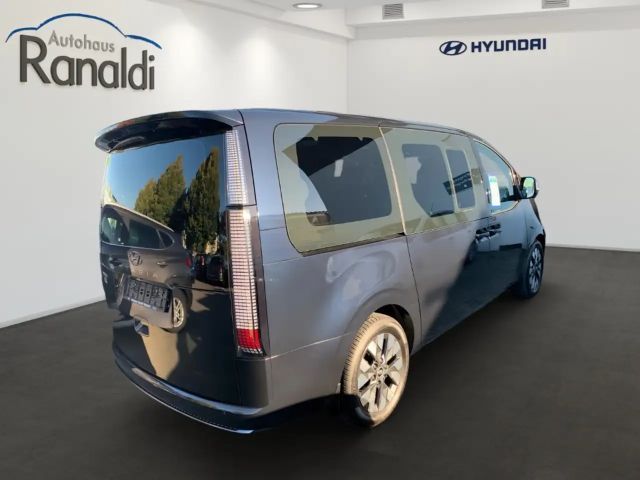 Hyundai Staria Signature