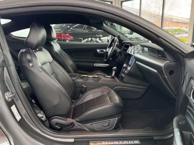 Ford Mustang Fastback GT 5.0 V8