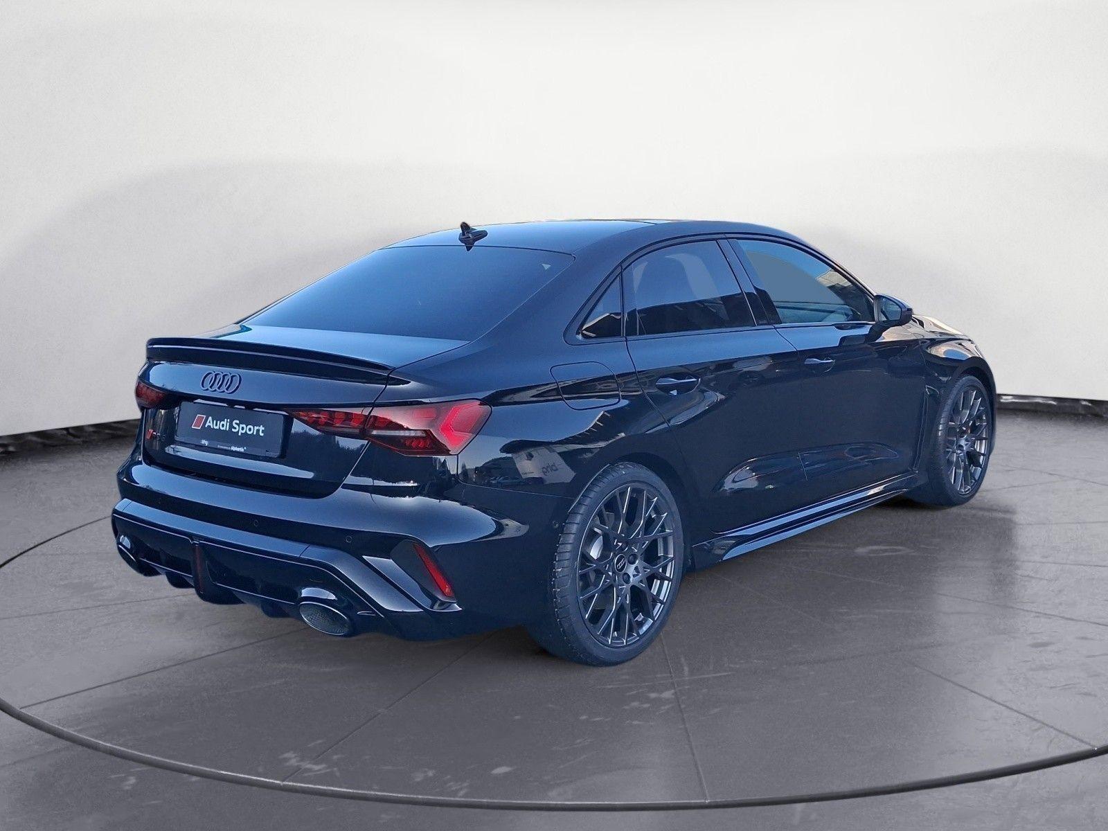 Audi RS3 S-Tronic Sedan