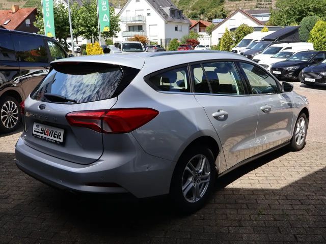 Ford Focus Cool & Connect