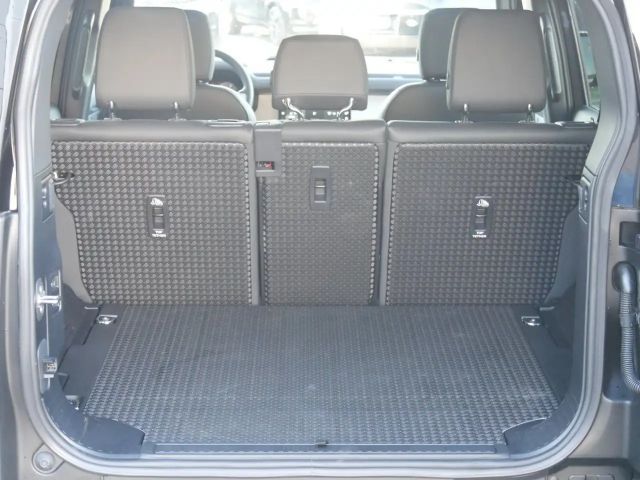 Land Rover Defender 110 Dynamic SE