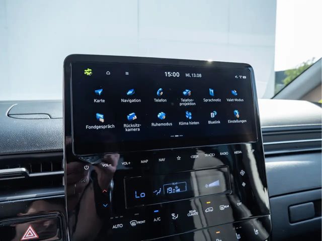 Hyundai Staria Signature