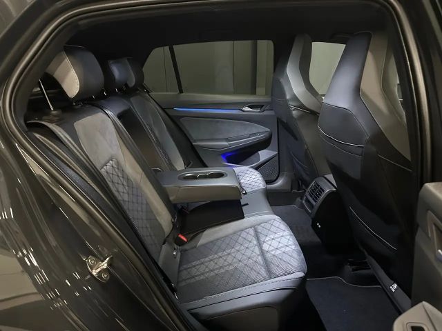 Volkswagen Golf 1.5 TSI DSG R-Line