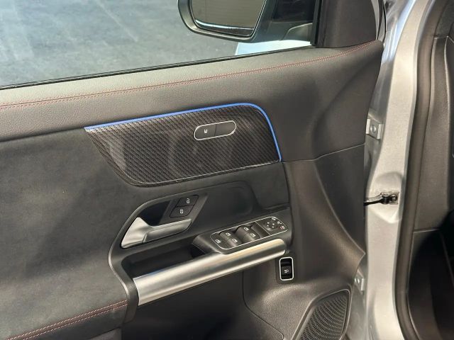 Mercedes-Benz GLA 200 4MATIC GLA 200 d