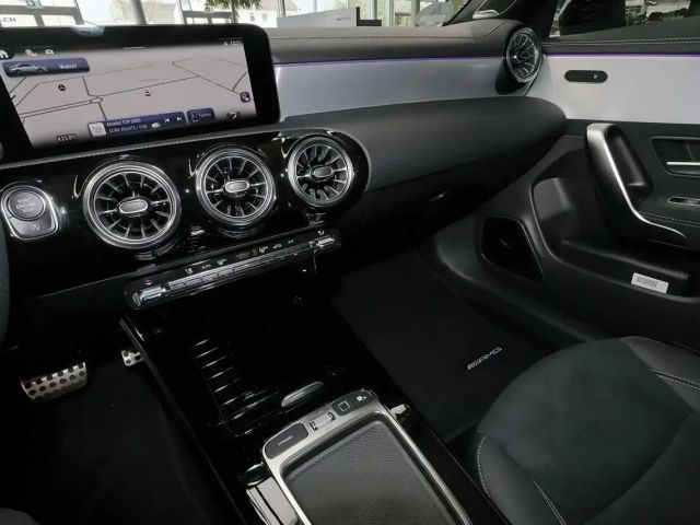 Mercedes-Benz CLA 200 AMG Line Coupé