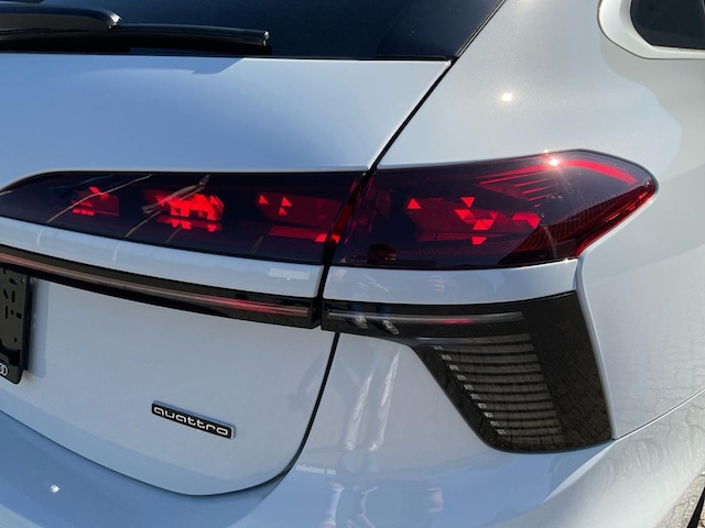 Audi A6 Avant Quattro S-Tronic