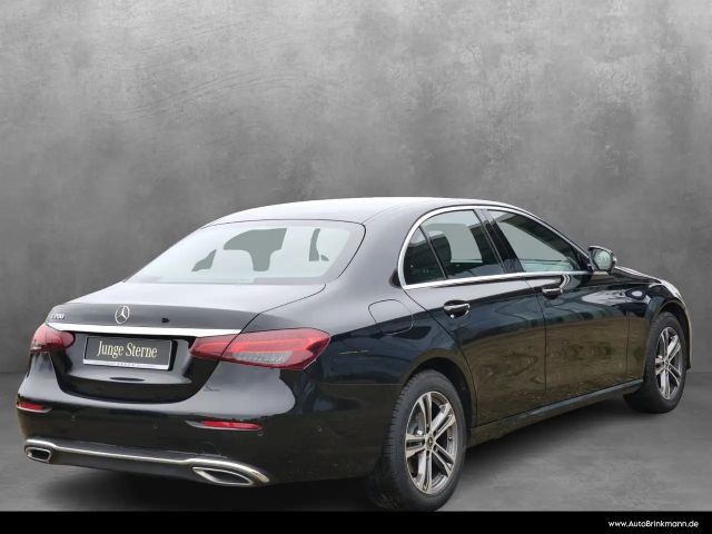 Mercedes-Benz E 200 Sedan