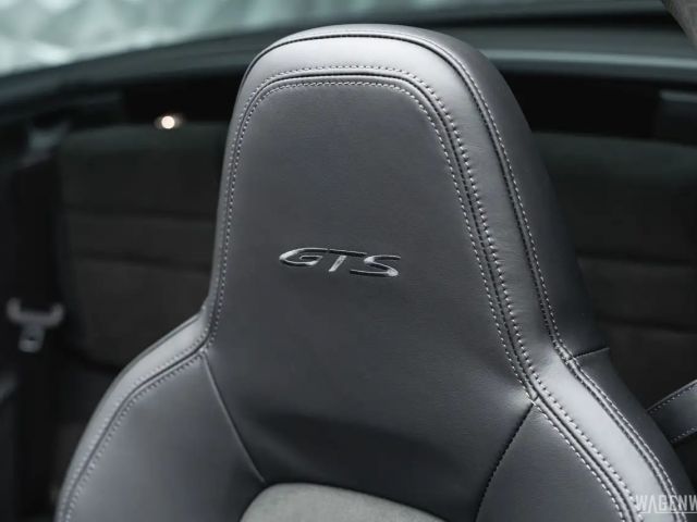 Porsche 992 4 Cabrio GTS Targa
