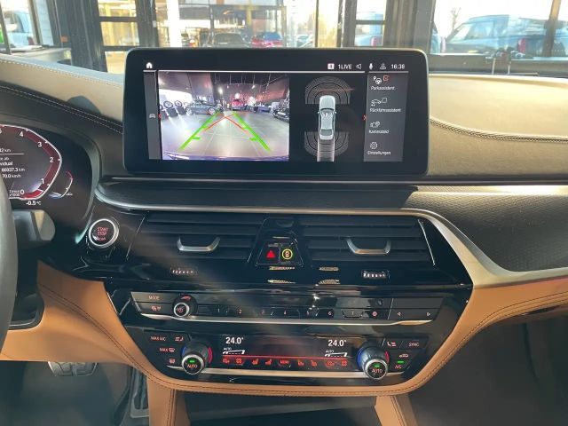 BMW 530 530d M-Sport Sedan