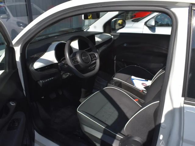 Fiat 500e 3+1 | 42kWh | CarPlay | Tempomat